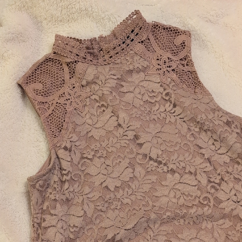 Elegant Lace Sleeveless Top - Pink